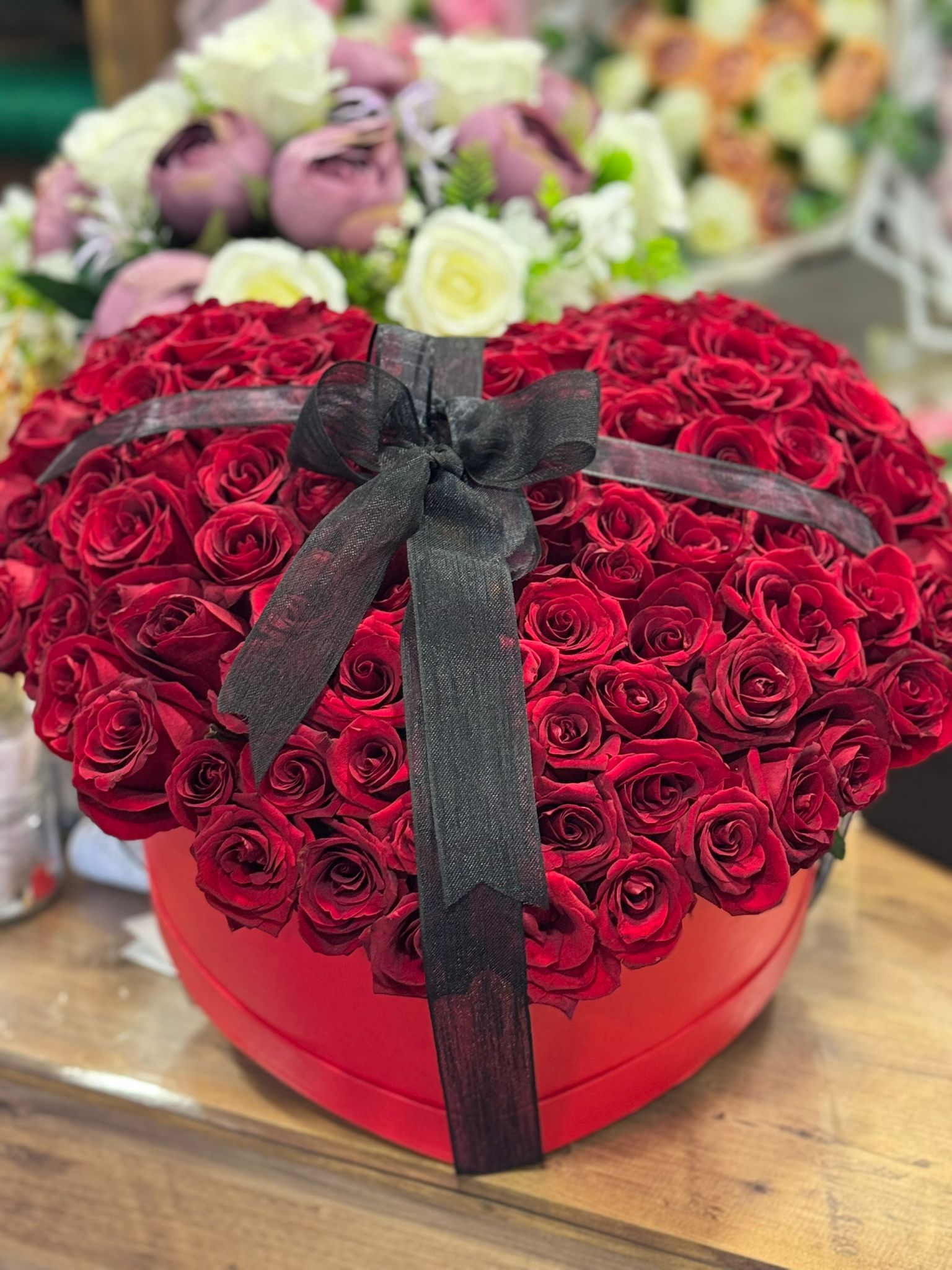 KALP KUTUDA CANLI GÜL