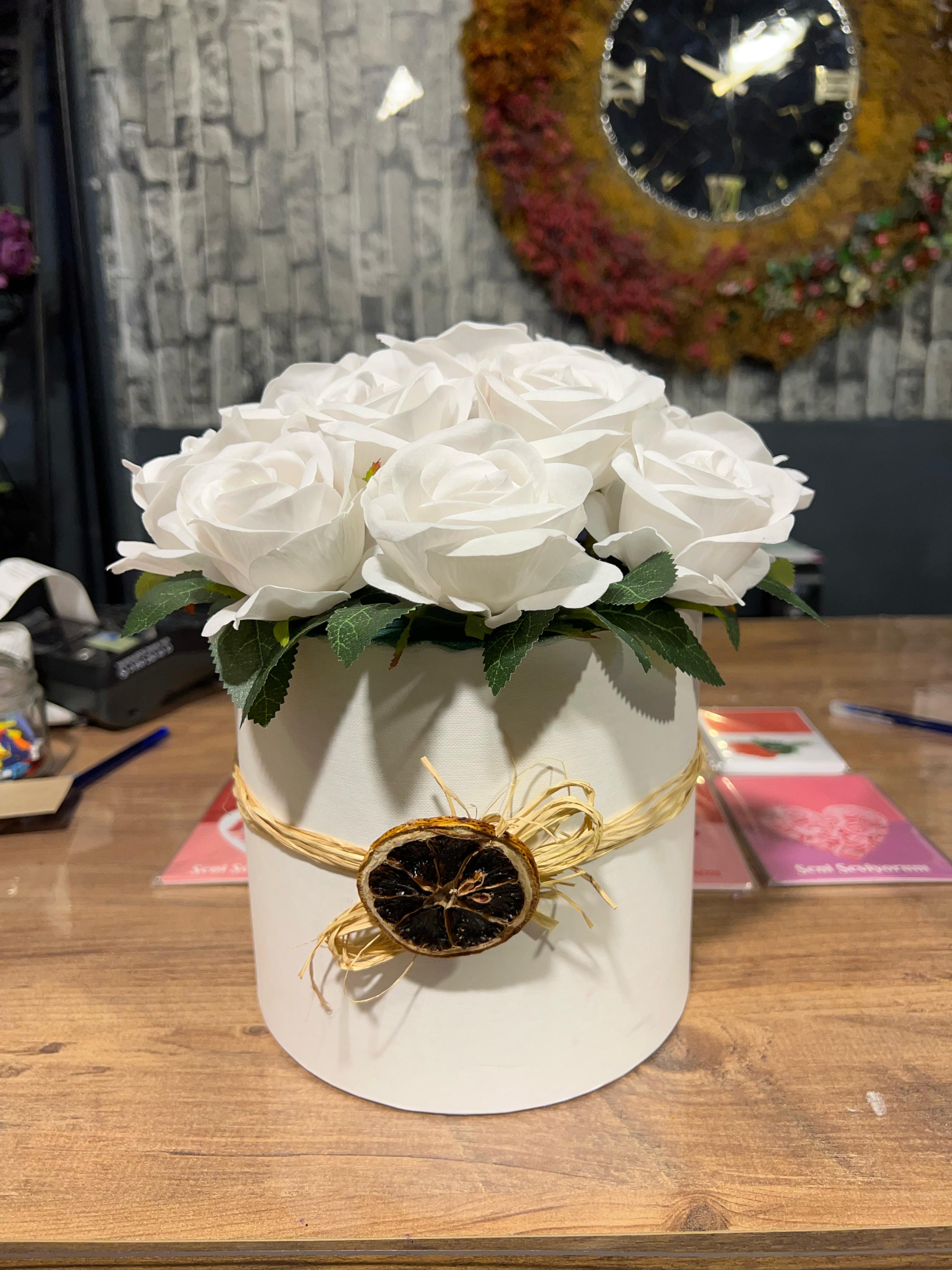 Yapay Gül Kutuda Beyaz