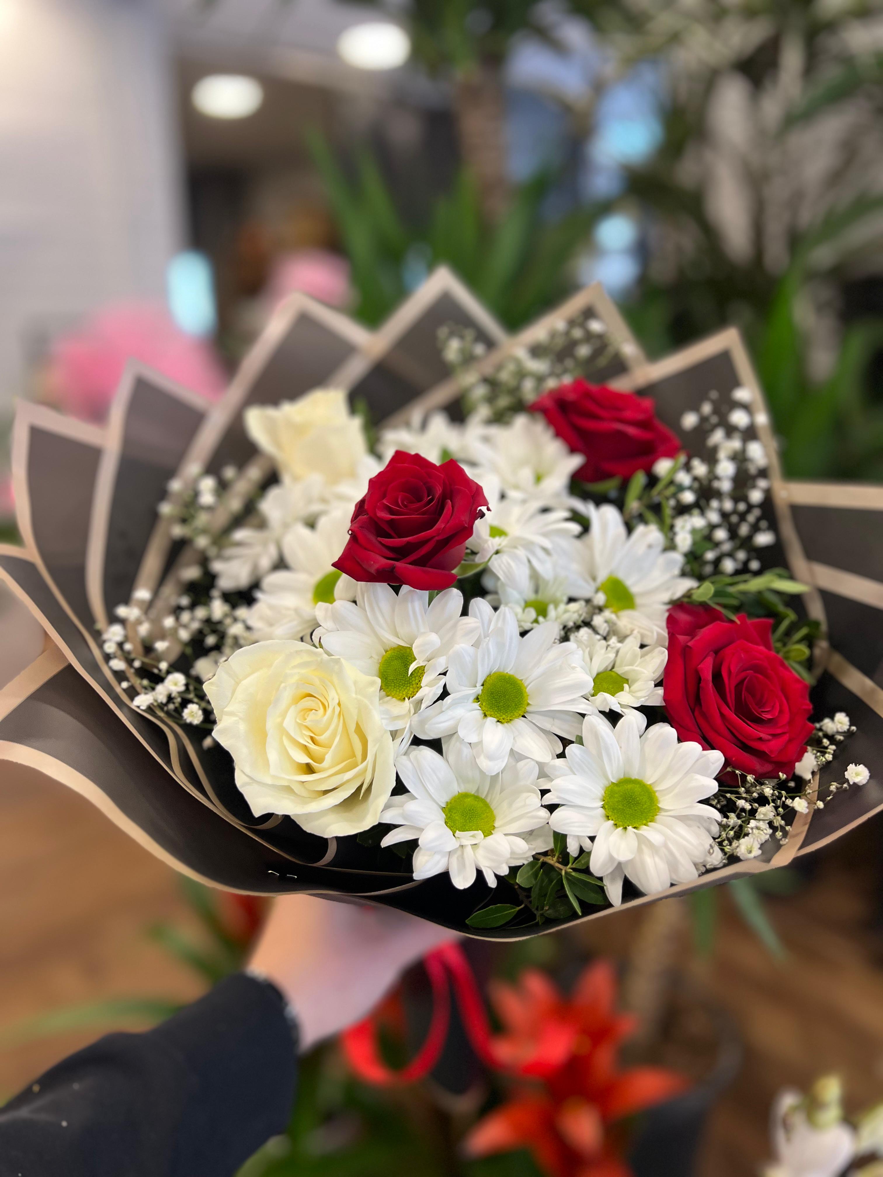 Canlı Papatya ve Güller