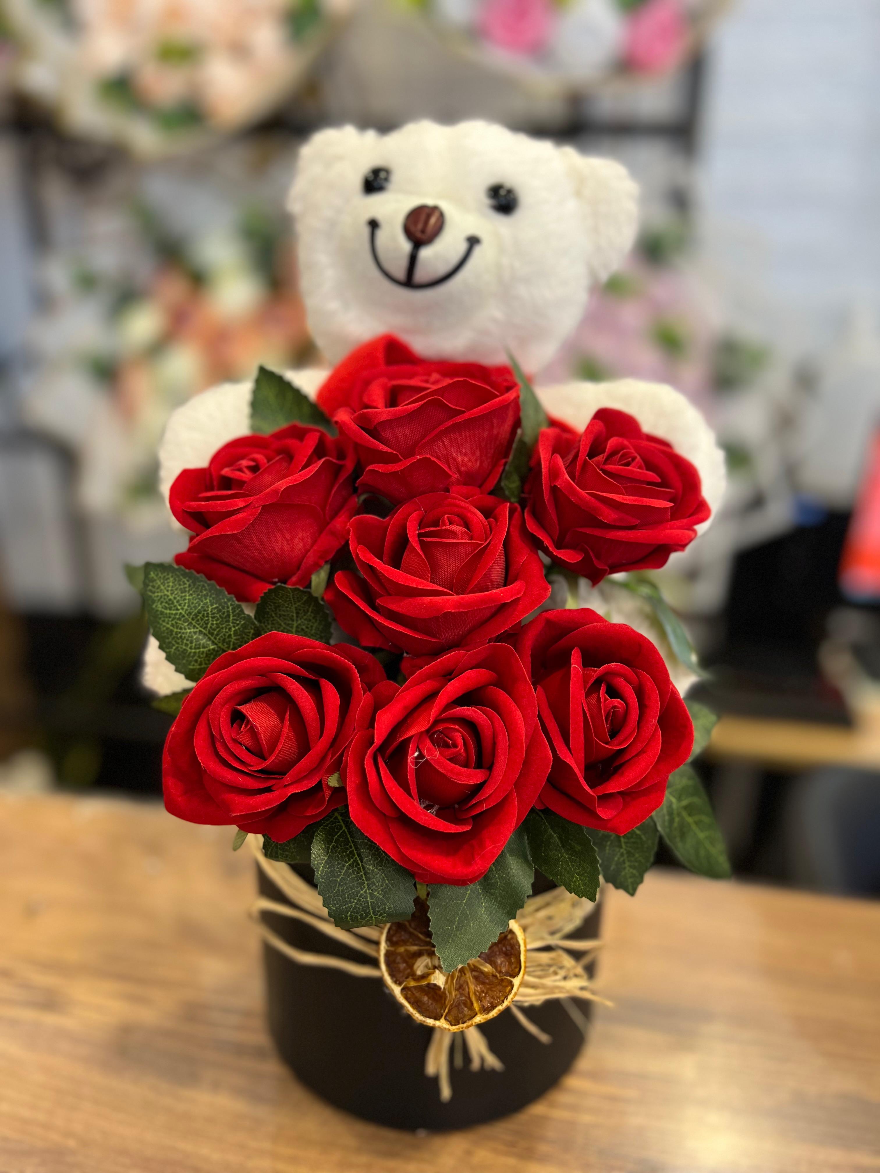 Ayıcıklı Kırmızı Yapay Güller