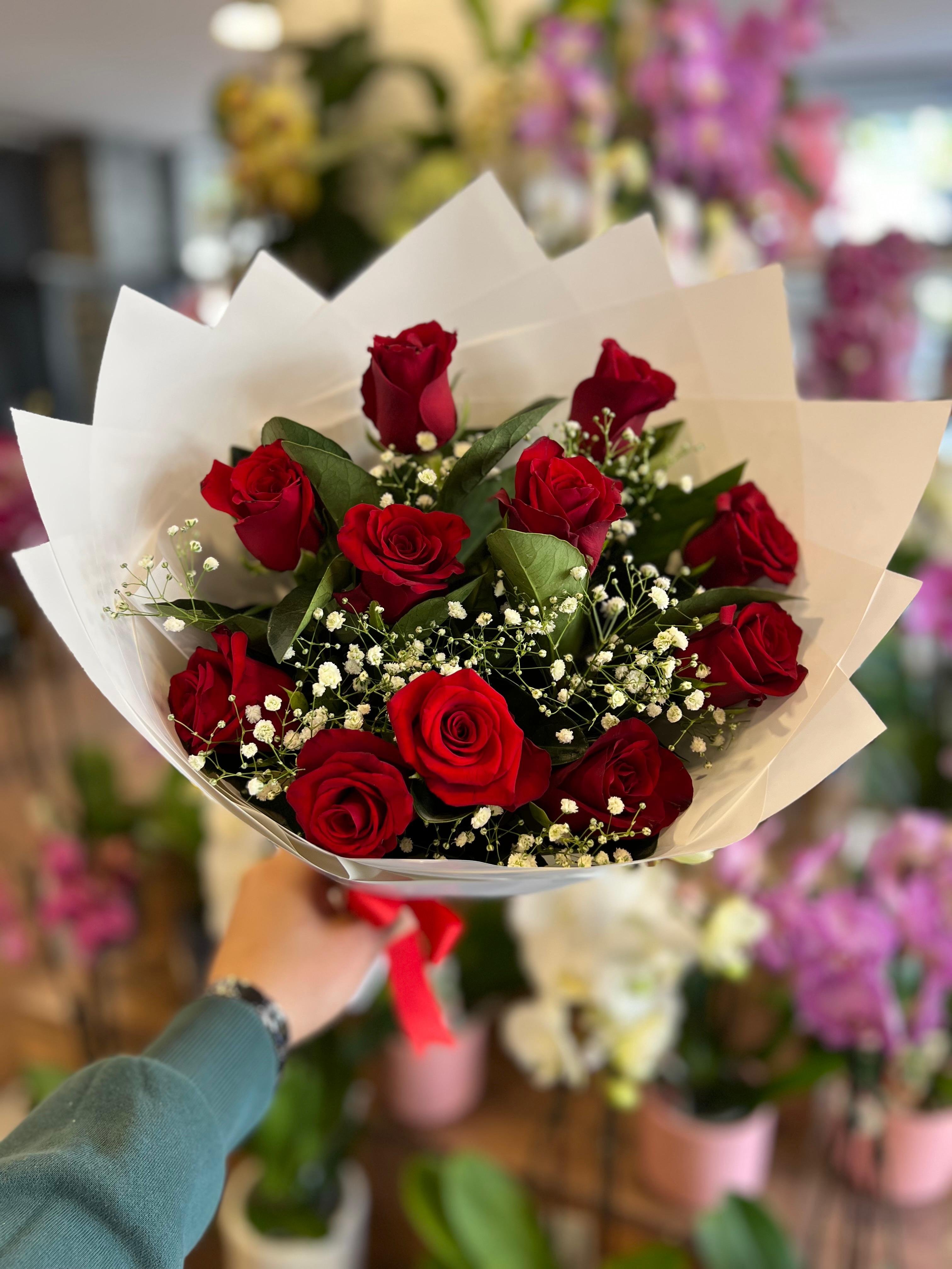 Canlı 11 gül ile buket