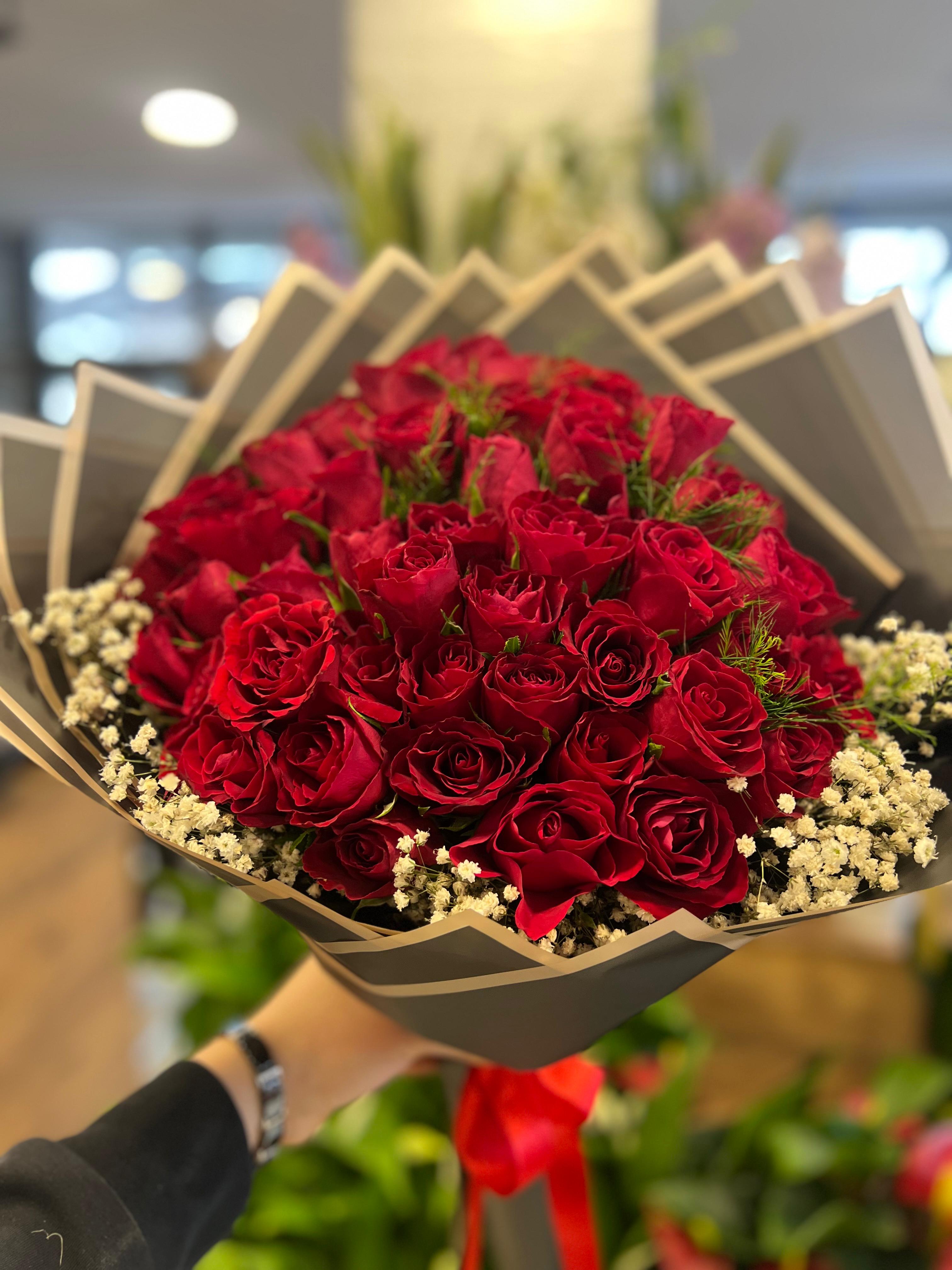 Canlı 50 gül buketi