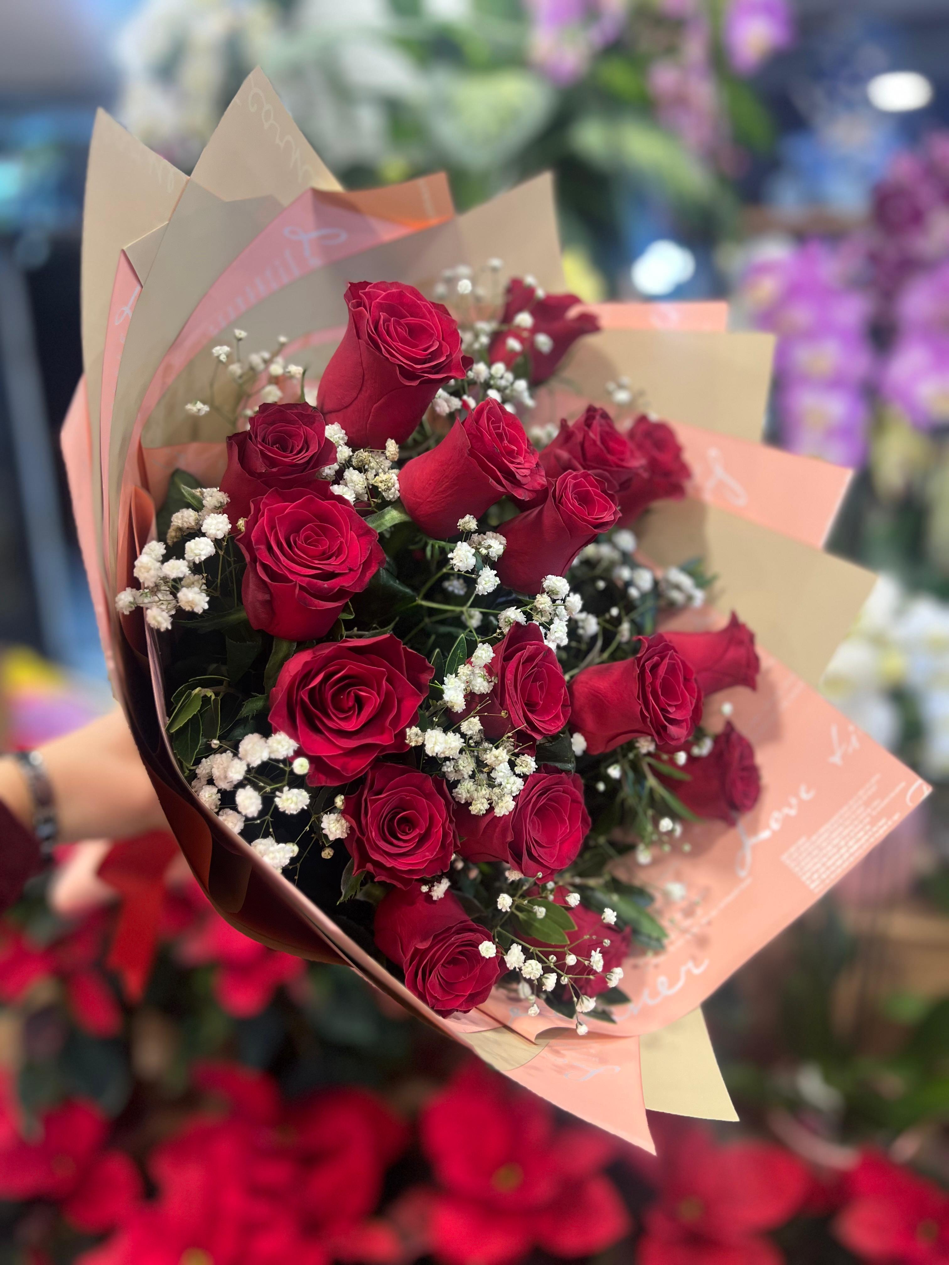 17 Canlı Gül Buketim