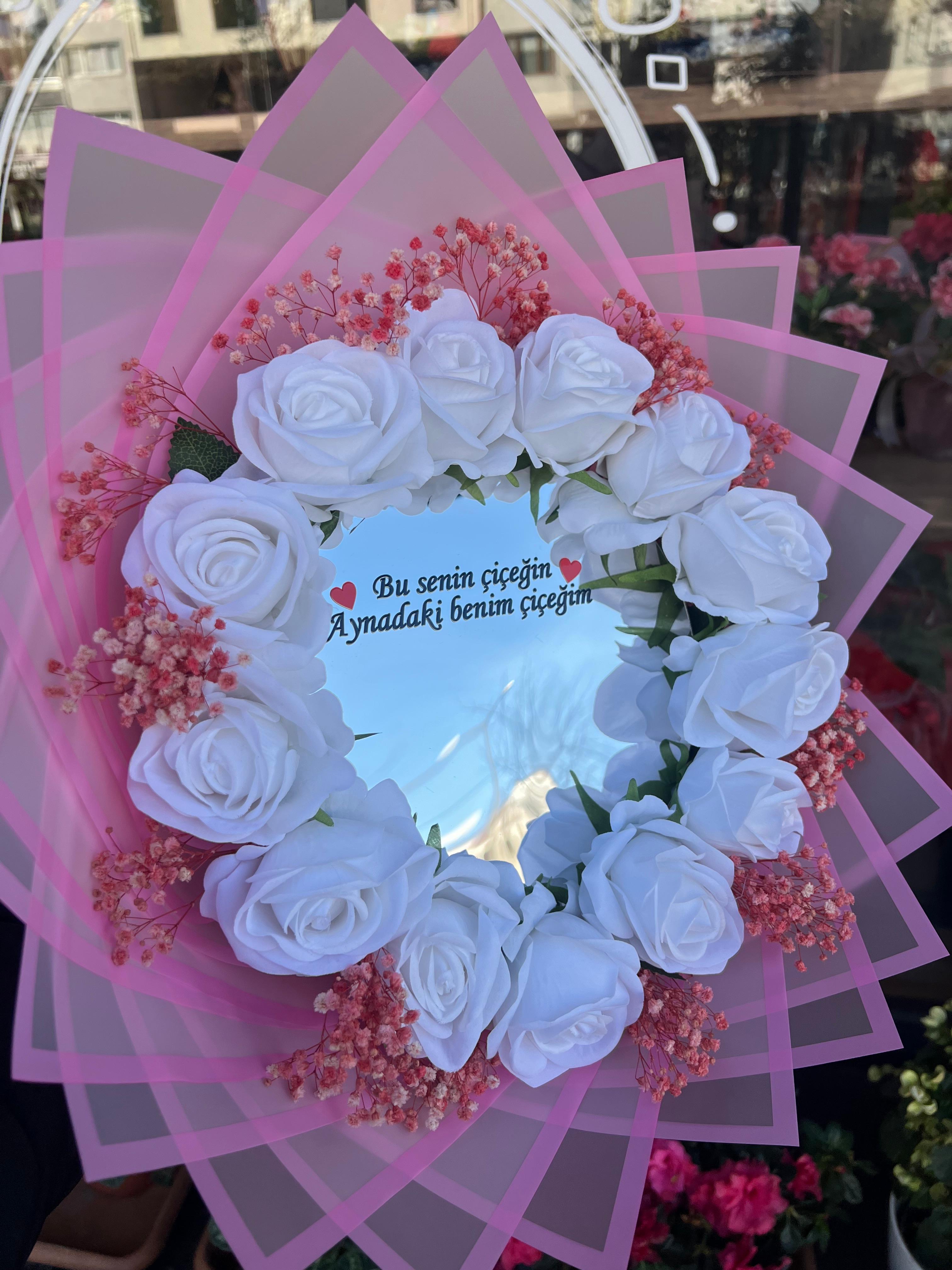 Aynalı Çiçek Buketi