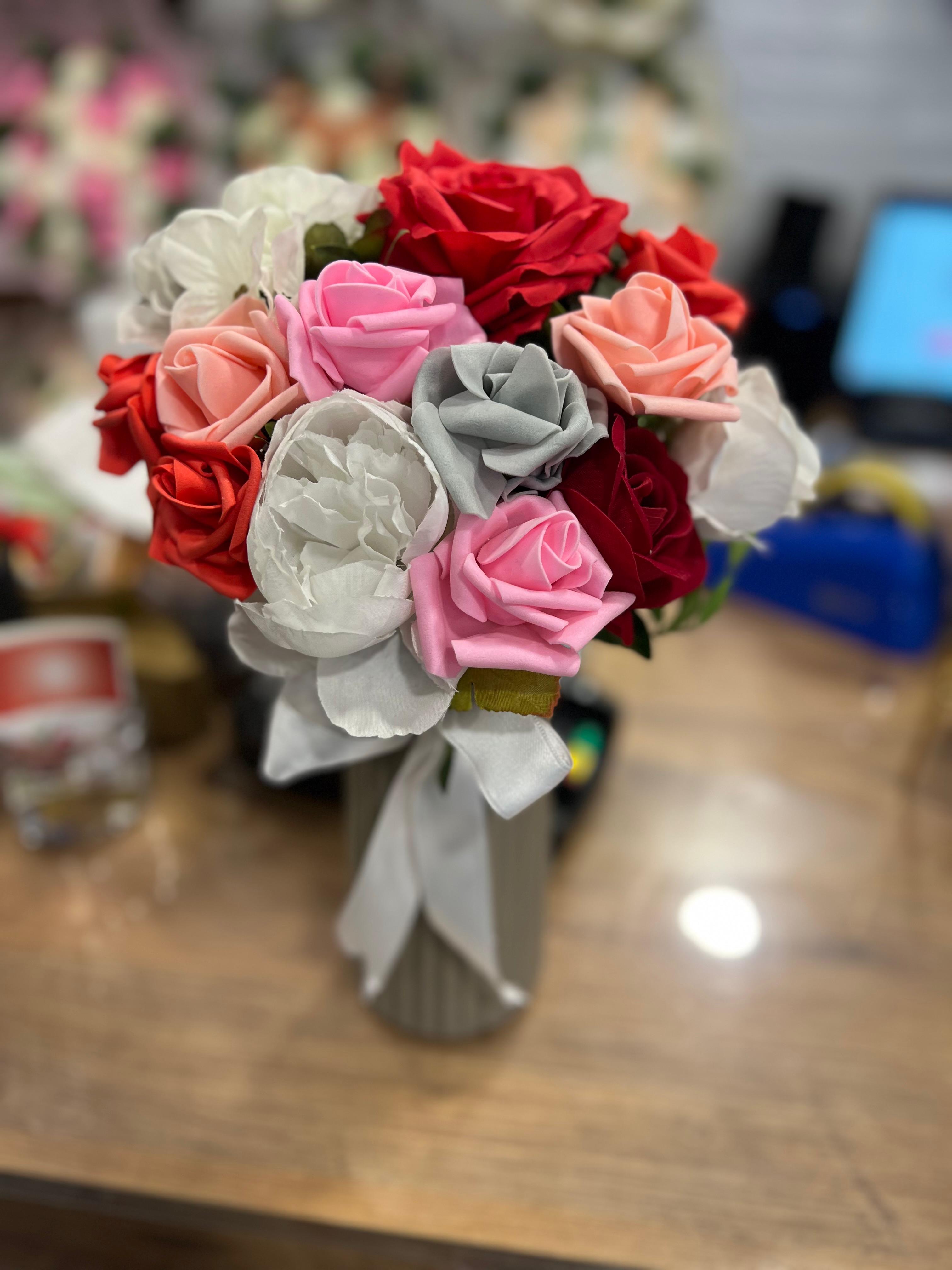 Vazoda Yapay Çiçek