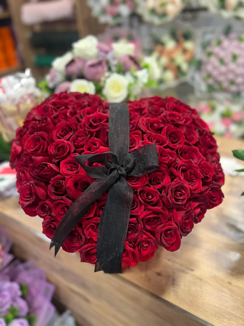 Canlı Gül Kalp Kutuda Aranjman